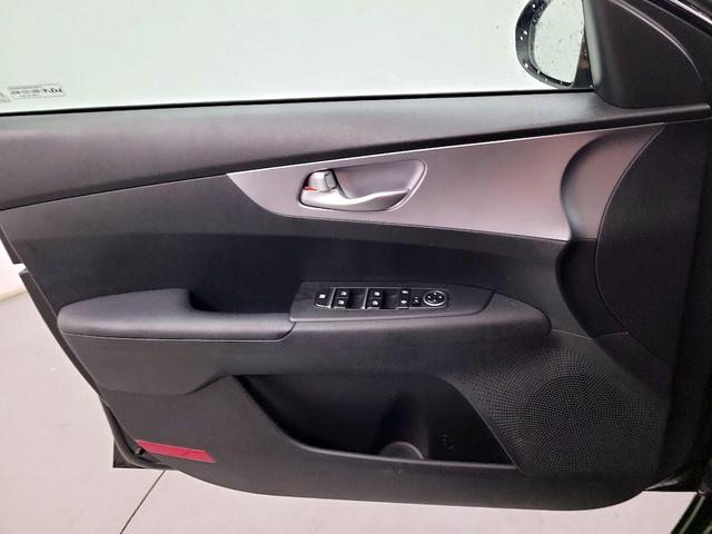 Photo of 2022 Black Kia Forte
