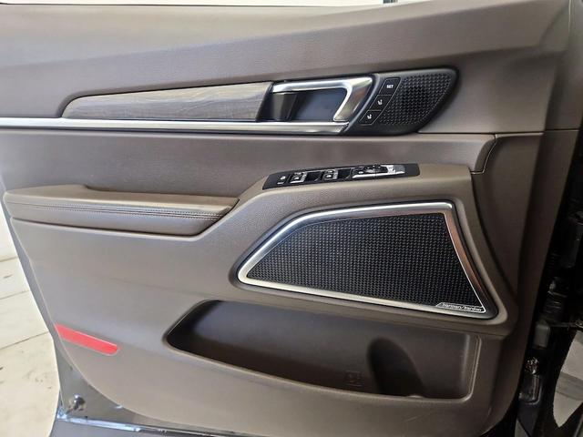 Photo of 2021 Black Kia Telluride