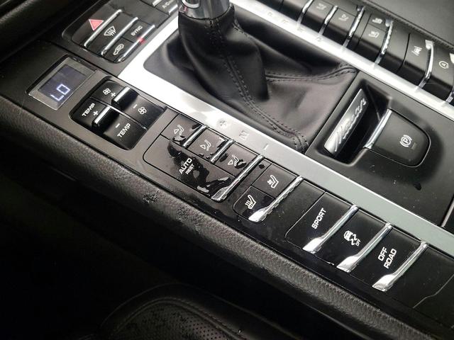 Photo of 2021 Black Porsche Macan