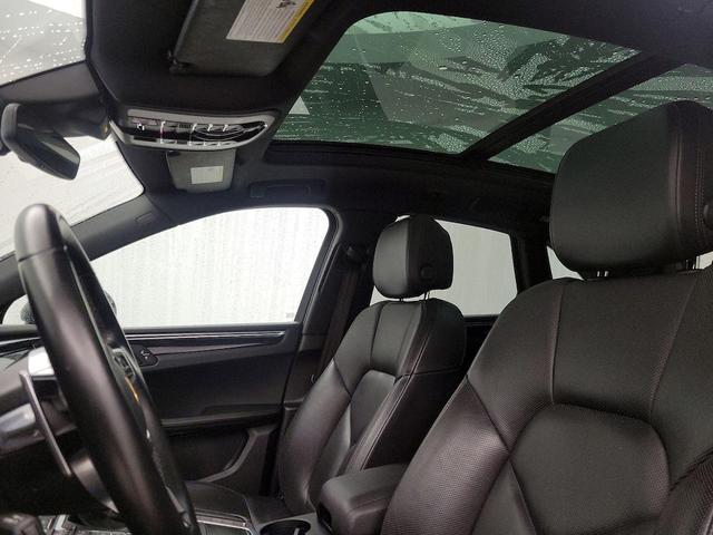 Photo of 2021 Black Porsche Macan