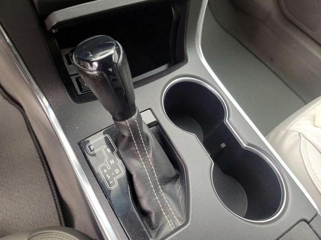 Photo of 2015 White Toyota Camry