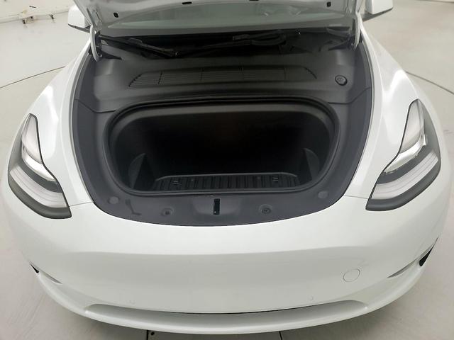 Photo of 2022 White Tesla Model Y