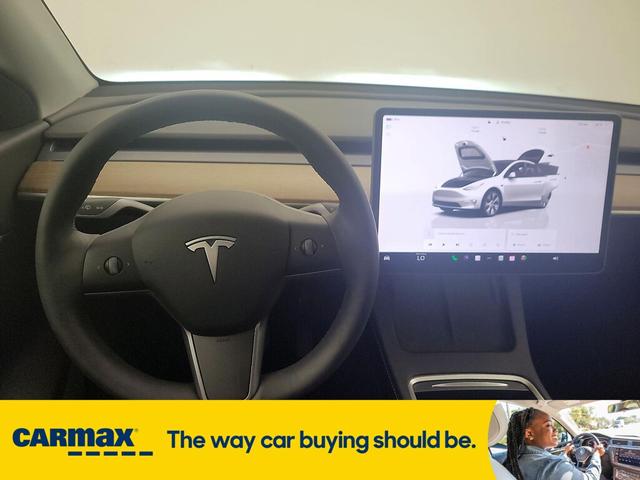 Photo of 2022 White Tesla Model Y