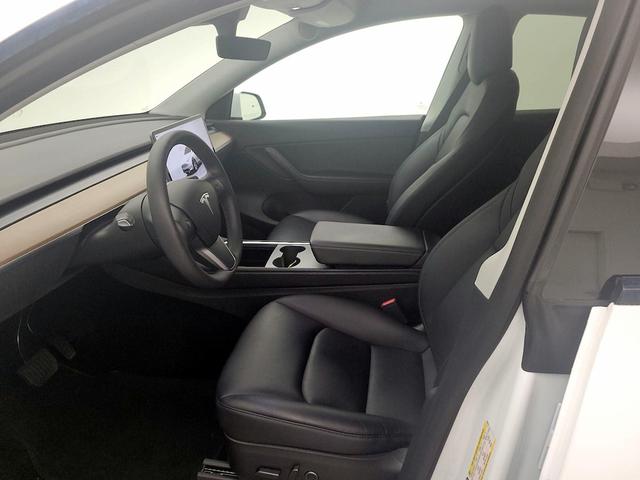 Photo of 2022 White Tesla Model Y