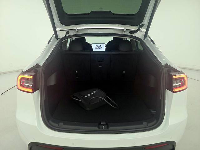 Photo of 2022 White Tesla Model Y