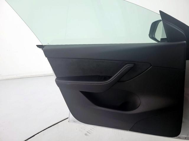 Photo of 2022 White Tesla Model Y