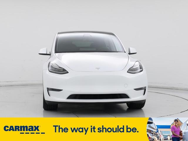 Photo of 2022 White Tesla Model Y