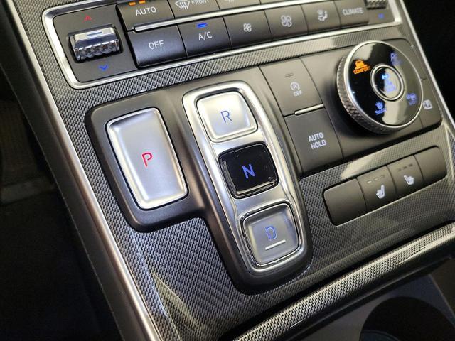 Photo of 2022 Silver Hyundai SANTA FE