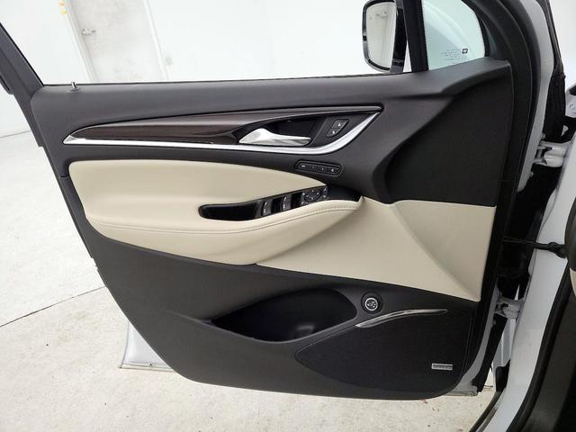 Photo of 2023 White Buick Enclave