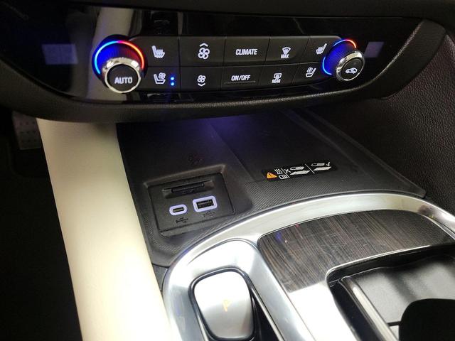 Photo of 2023 White Buick Enclave