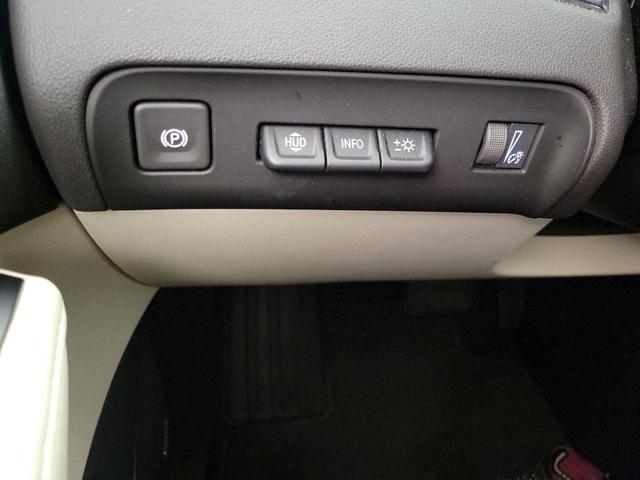 Photo of 2023 White Buick Enclave