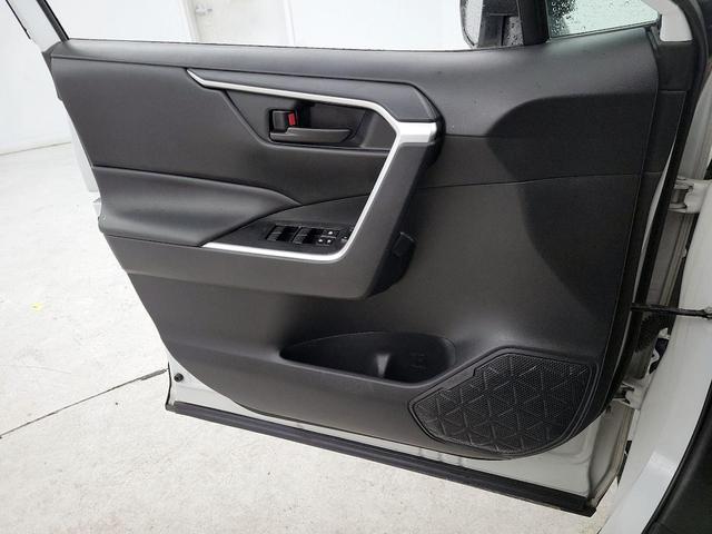 Photo of 2020 White Toyota RAV4