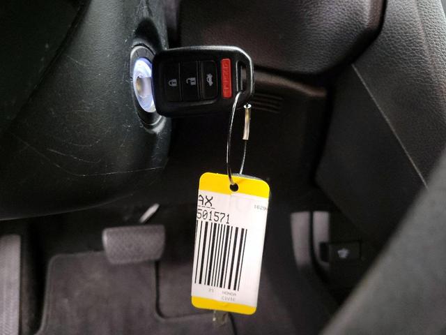 Photo of 2021 White Honda Civic
