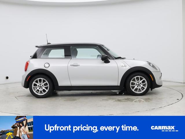 Photo of 2021 White MINI Hardtop
