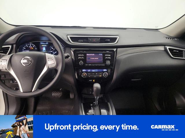 Photo of 2016 White Nissan Rogue