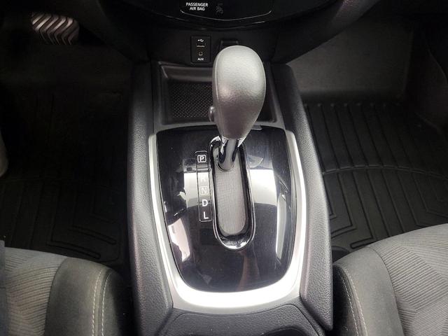 Photo of 2016 White Nissan Rogue