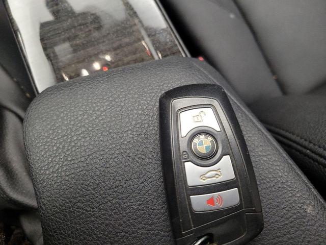 Photo of 2016 Black BMW 320