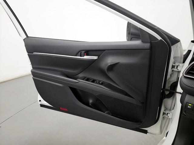 Photo of 2023 White Toyota Camry