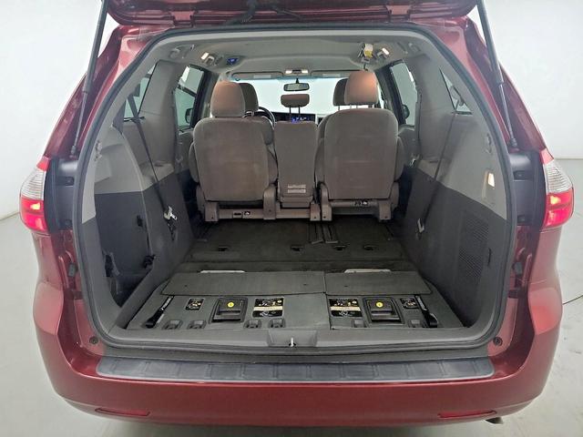 Photo of 2016 Red Toyota Sienna