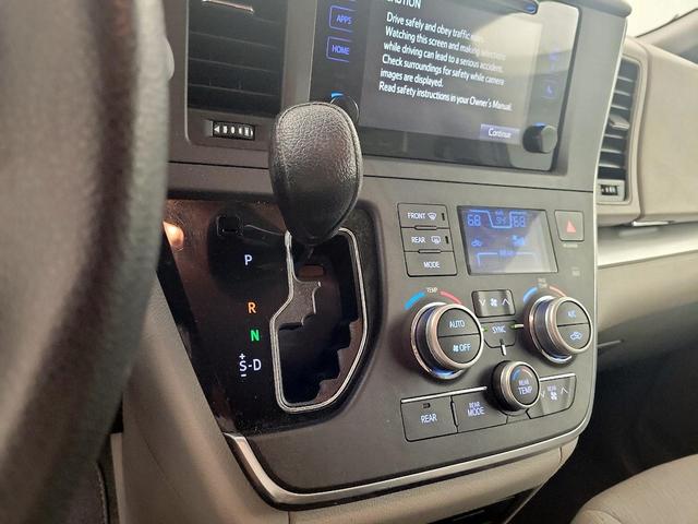Photo of 2016 Red Toyota Sienna