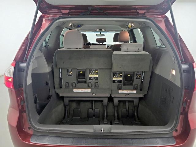 Photo of 2016 Red Toyota Sienna