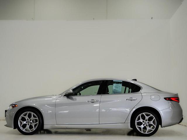 Photo of 2021 Silverstone Gray Metallic Alfa Romeo Giulia