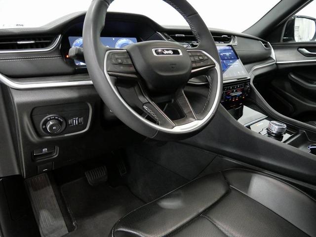 Photo of 2024 Bright White Clearcoat Jeep Grand Cherokee L