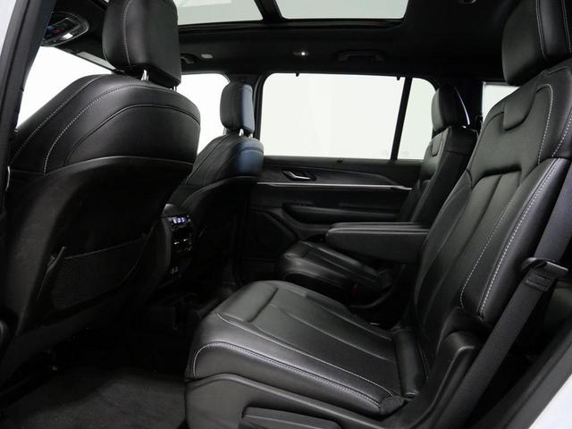 Photo of 2024 Bright White Clearcoat Jeep Grand Cherokee L