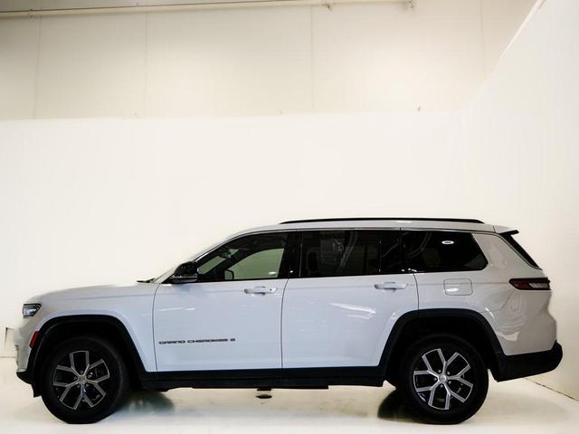 Photo of 2024 Bright White Clearcoat Jeep Grand Cherokee L