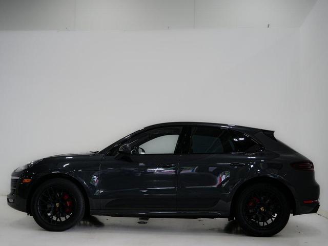 Photo of 2017 Volcano Grey Metallic Porsche Macan