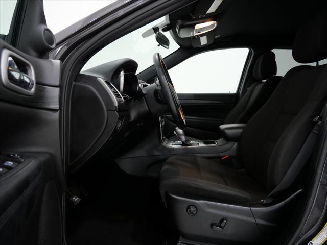 Photo of 2021 Granite Crystal Metallic Clearcoat Jeep Grand Cherokee
