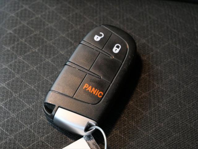 Photo of 2021 Granite Crystal Metallic Clearcoat Jeep Grand Cherokee