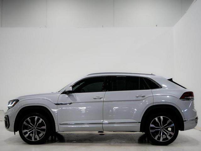 Photo of 2022 Oryx White Pearl Volkswagen Atlas Cross Sport