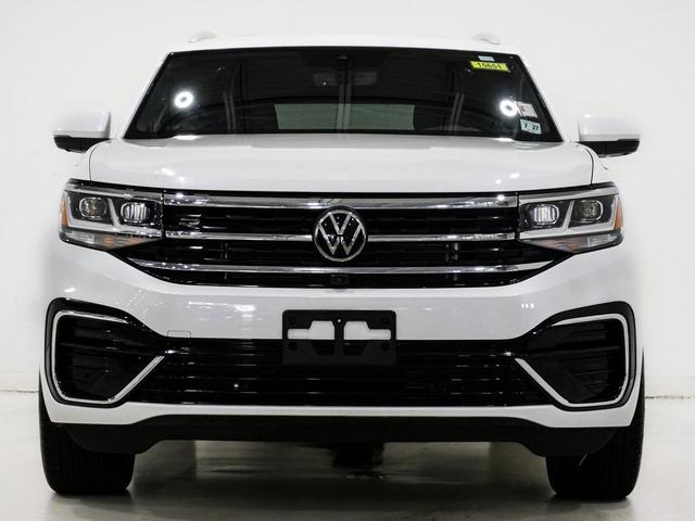 Photo of 2022 Oryx White Pearl Volkswagen Atlas Cross Sport