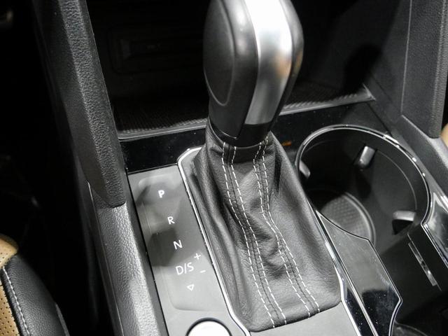 Photo of 2022 Oryx White Pearl Volkswagen Atlas Cross Sport