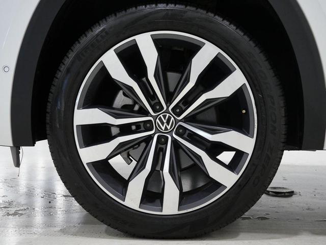 Photo of 2022 Oryx White Pearl Volkswagen Atlas Cross Sport