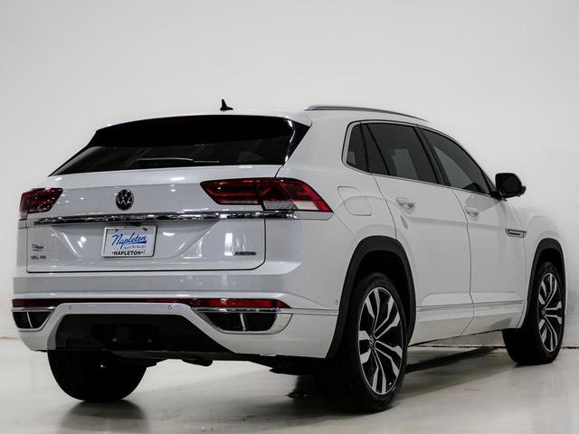 Photo of 2022 Oryx White Pearl Volkswagen Atlas Cross Sport