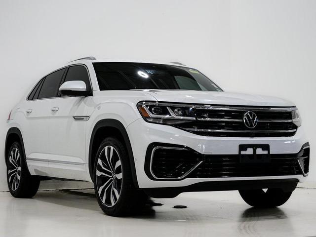 Photo of 2022 Oryx White Pearl Volkswagen Atlas Cross Sport