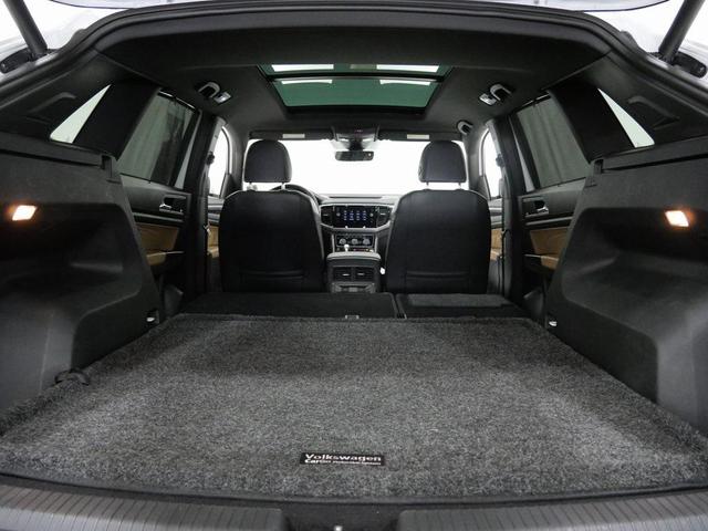 Photo of 2022 Oryx White Pearl Volkswagen Atlas Cross Sport
