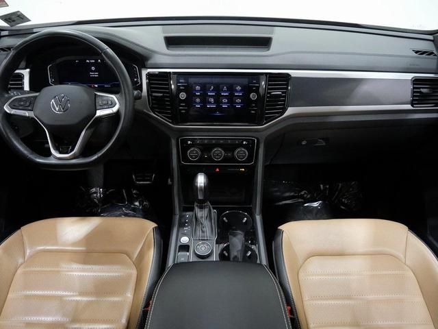 Photo of 2022 Oryx White Pearl Volkswagen Atlas Cross Sport