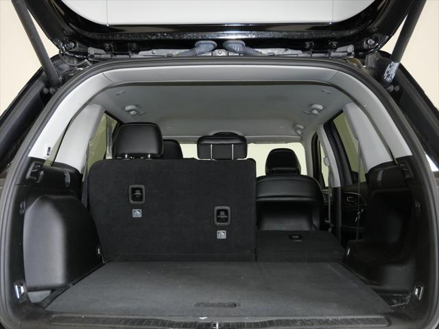 Photo of 2024 Diamond Black Crystal Pearlcoat Jeep Grand Cherokee