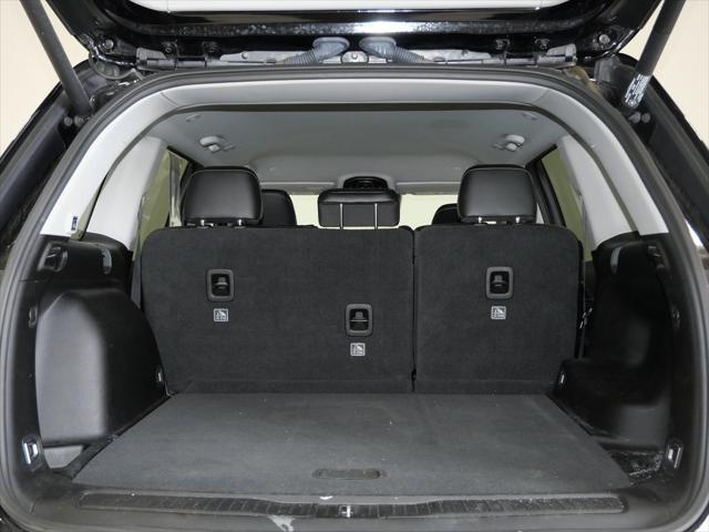 Photo of 2024 Diamond Black Crystal Pearlcoat Jeep Grand Cherokee