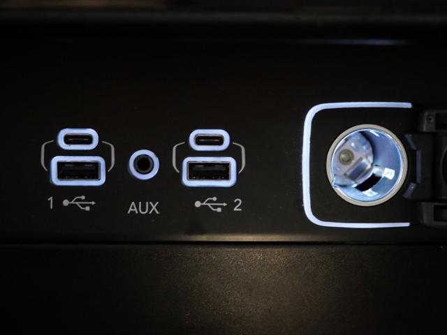 Photo of 2024 Diamond Black Crystal Pearlcoat Jeep Grand Cherokee