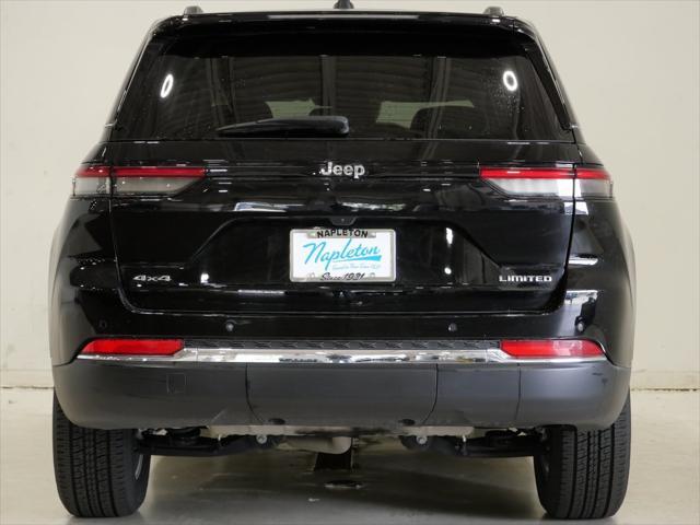 Photo of 2024 Diamond Black Crystal Pearlcoat Jeep Grand Cherokee