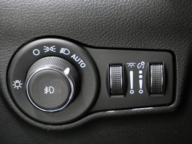 Photo of 2022 Laser Blue Pearlcoat Jeep Compass