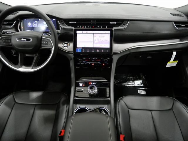 Photo of 2025 Silver Zynith Jeep Grand Cherokee