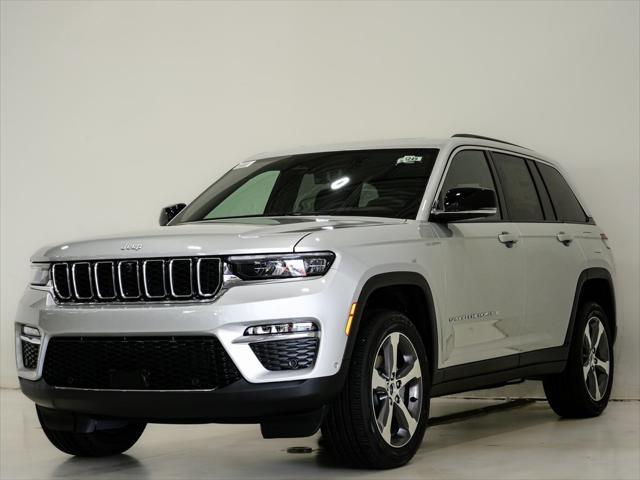 Photo of 2025 Silver Zynith Jeep Grand Cherokee