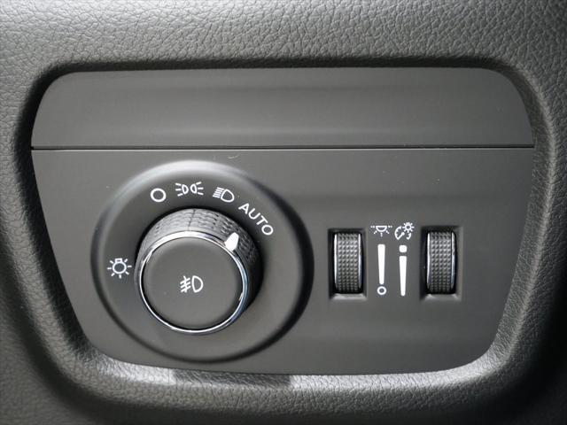 Photo of 2025 Silver Zynith Jeep Grand Cherokee