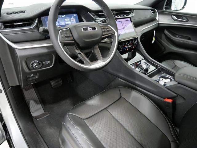 Photo of 2025 Silver Zynith Jeep Grand Cherokee