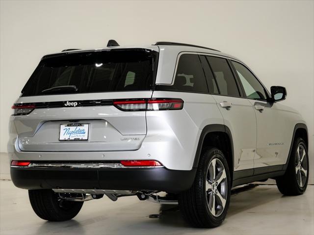 Photo of 2025 Silver Zynith Jeep Grand Cherokee